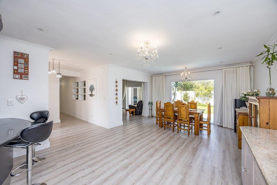 4 Bedroom Property for Sale in Flamingo Vlei Western Cape